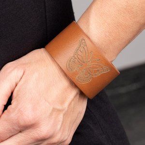 Flirty Flutter - Brown Bracelet